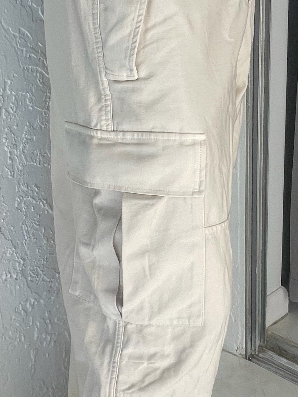 Aritzia TNA Beige Cargo Pants - Picture 6 of 9